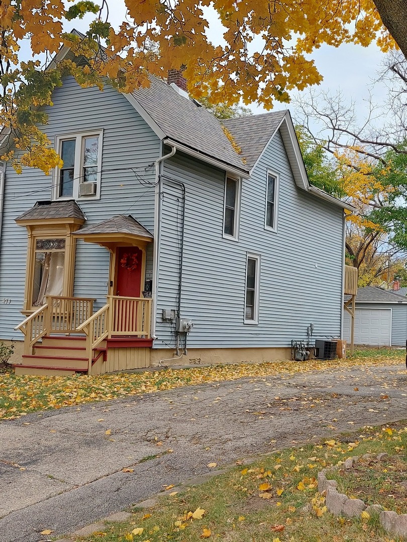 Roam Buy 474 Addison St, Elgin, IL with a 4.88 mortgage included.